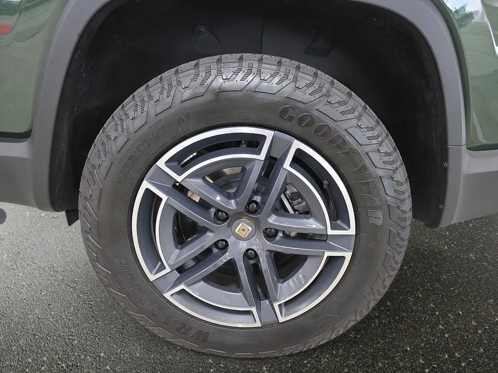 Used 2026  Rivian  image 32