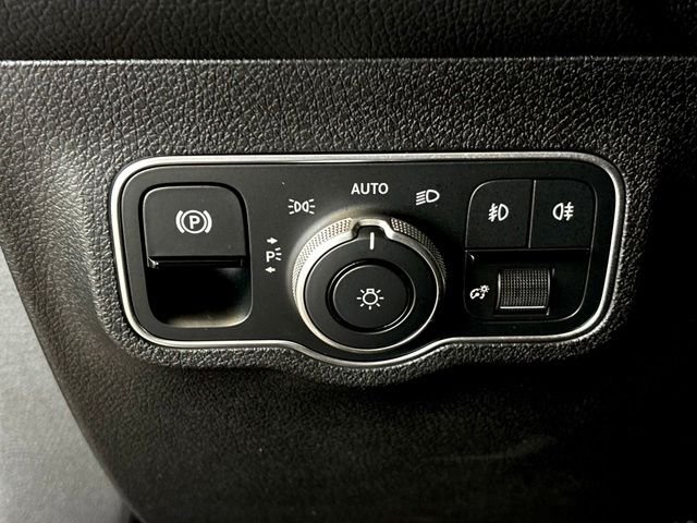 Used 2026 Black Mercedes-Benz GLB 250 image 25
