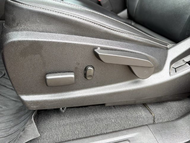 Used 2022 Red Chevrolet Z71 image 15
