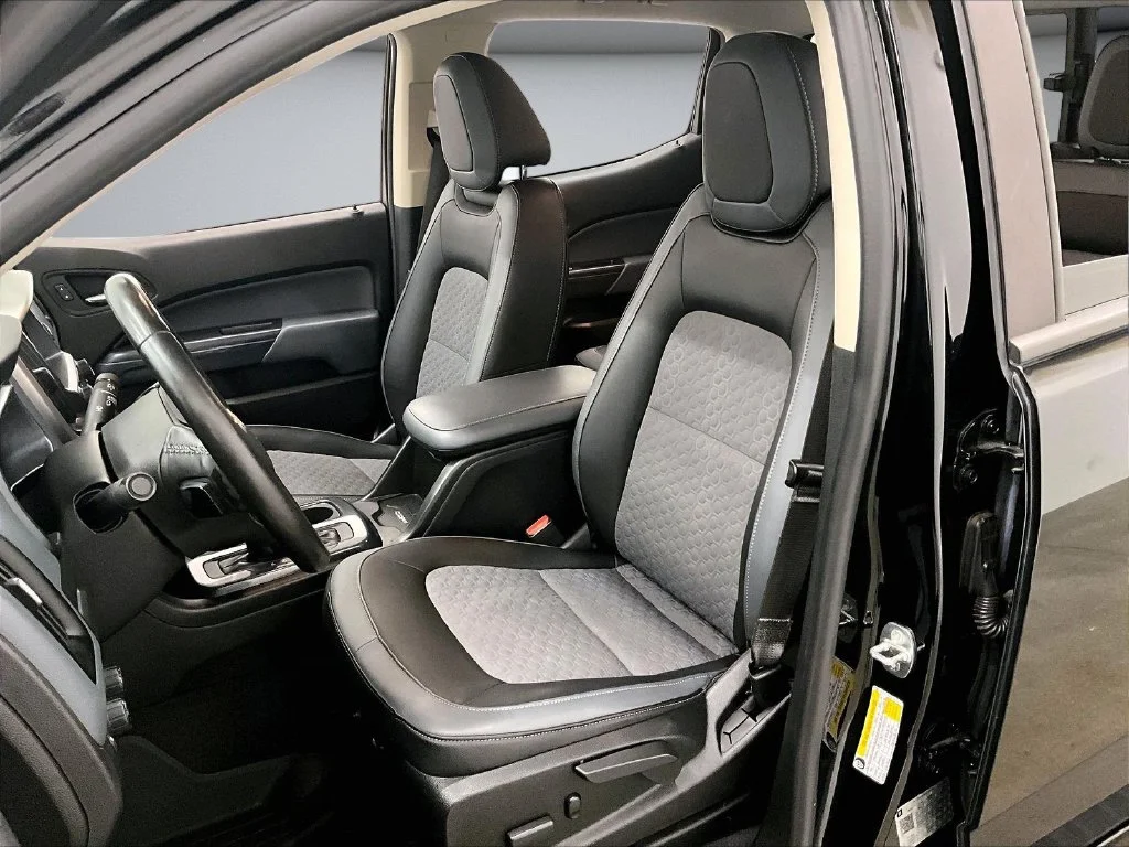 Used 2020 Black Chevrolet Z71 image 22