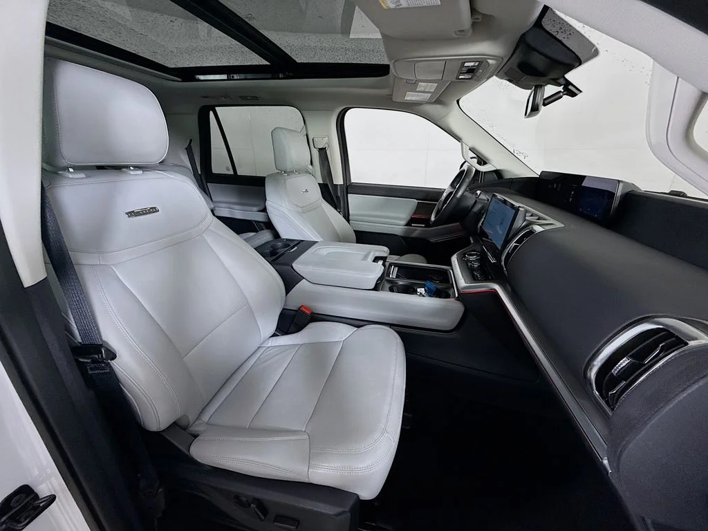 Used 2025 Oxford White Ford Platinum image 31