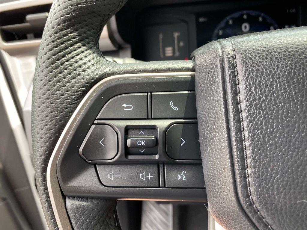 Used 2025 White Toyota SR5 image 19