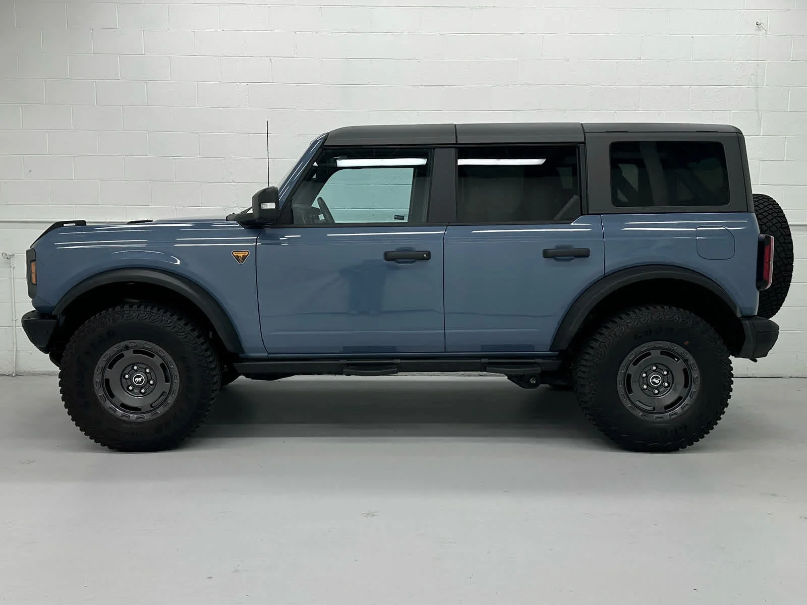 Used 2024 Azure Gray Metallic Tri-Coat Ford Badlands image 3