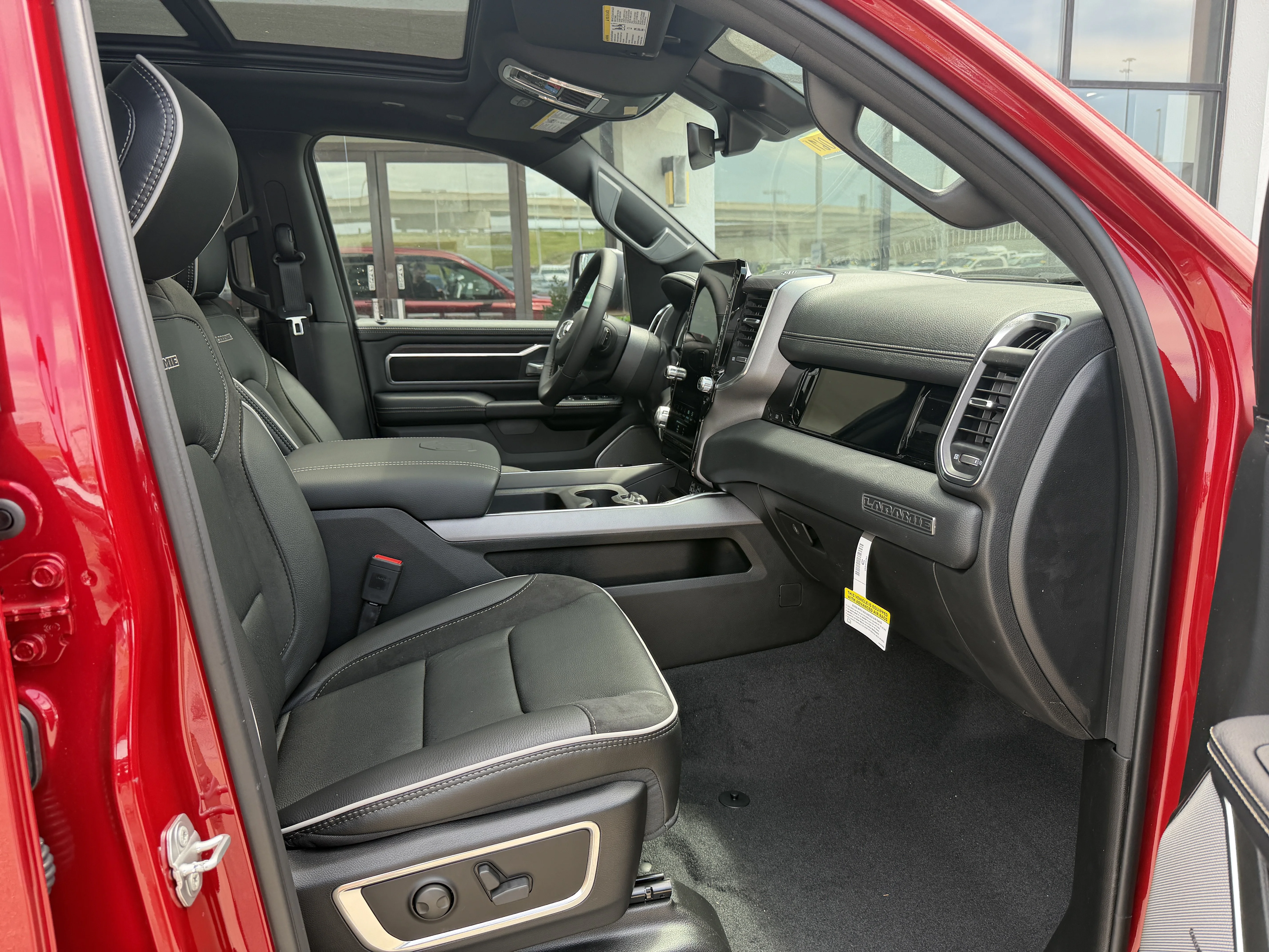 New 2026 Molten Red Pearl-Coat Exterior Paint RAM Laramie image 30