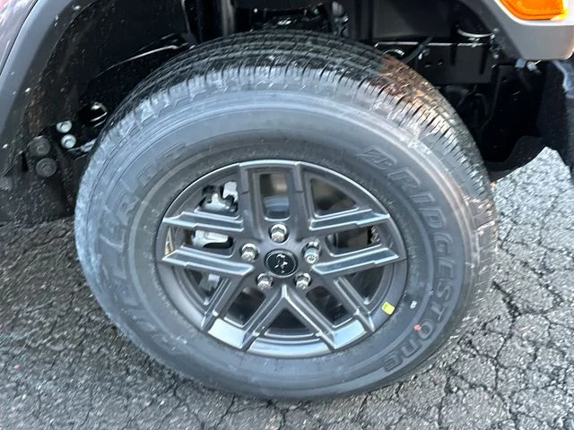 New 2026 Granite Crystal Metallic Clear-Coat Exterior Paint Jeep Sport S image 7
