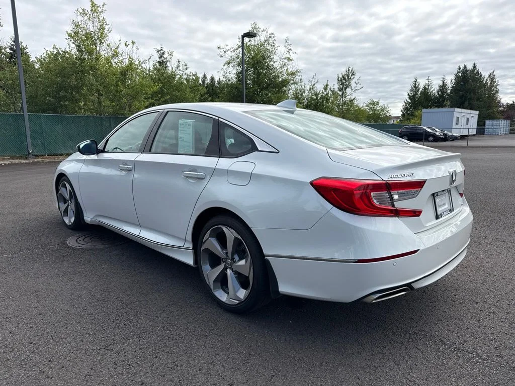 Used 2018 Platinum White Pearl Honda Touring image 5