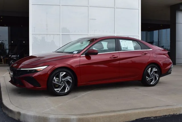 Used 2024 Red Hyundai Limited image 2