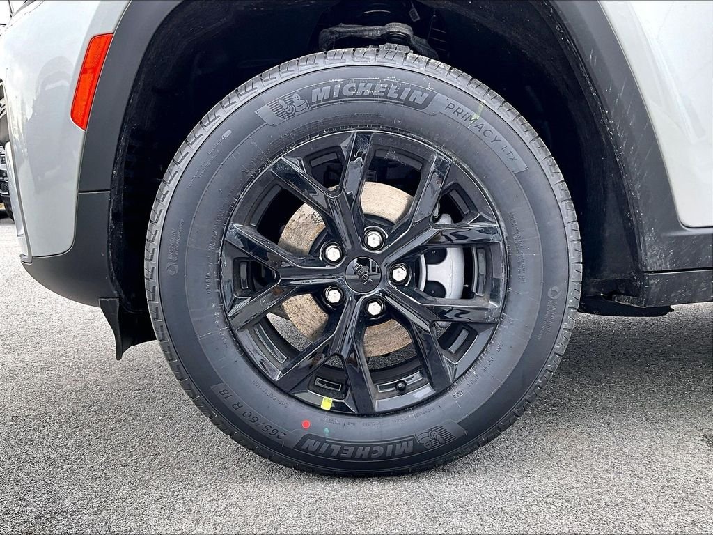 New 2026 Silver Zynith Jeep Laredo image 8