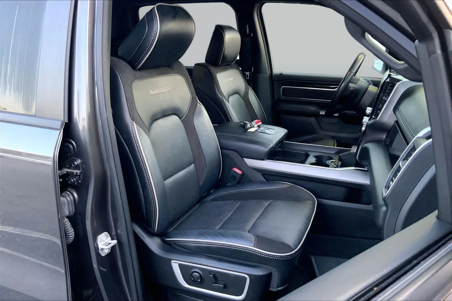 Used 2022 Granite Crystal Metallic Clearcoat Ram Laramie image 8