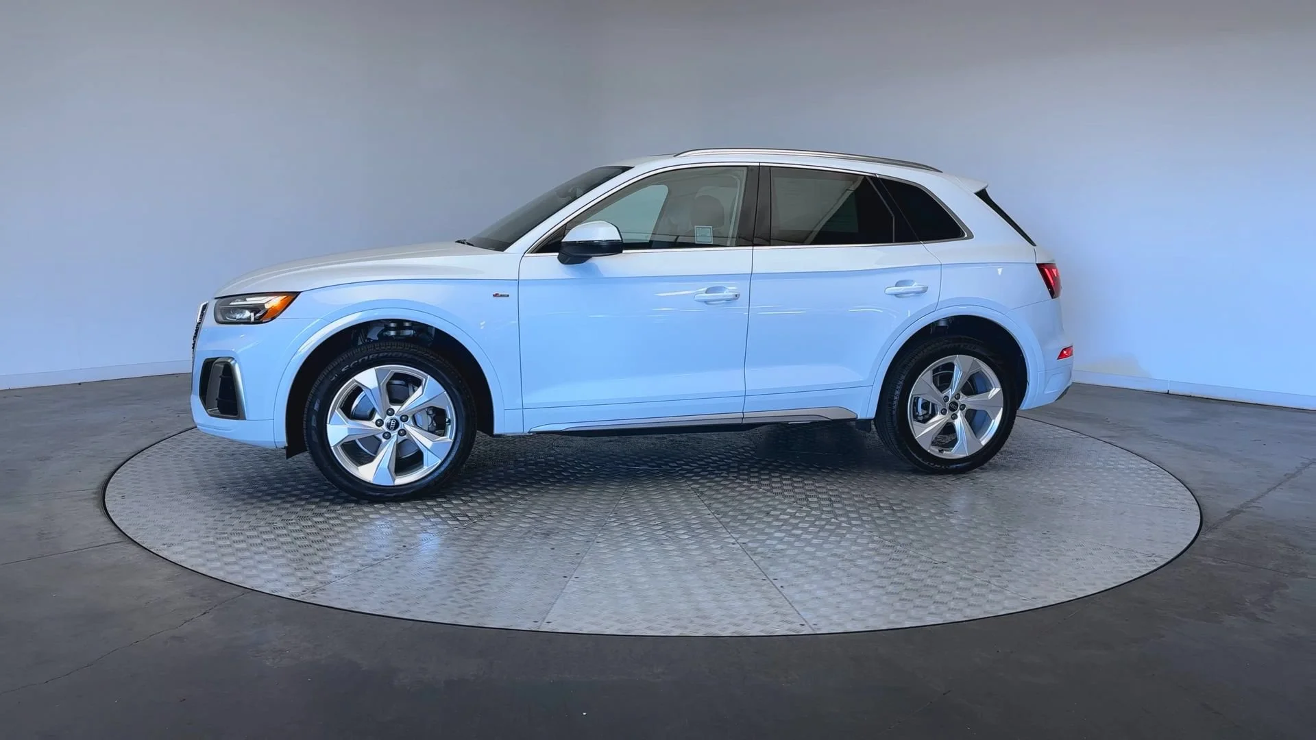 Used 2025 Glacier White Metallic Audi S line Premium Plus image 5