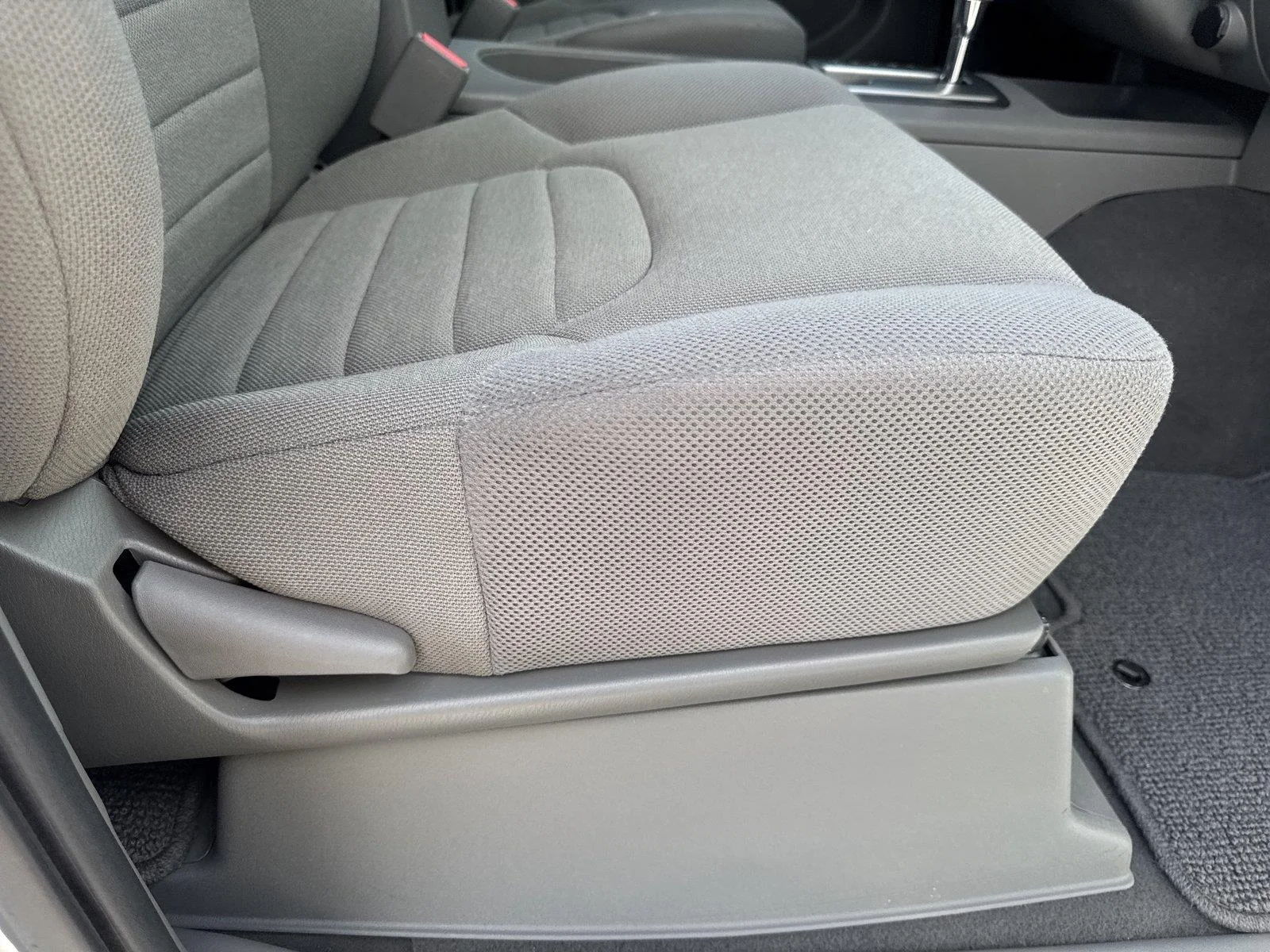 Used 2019 Glacier White Nissan S image 31