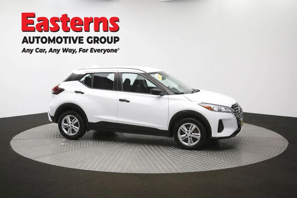 Used 2022 White Nissan S image 45