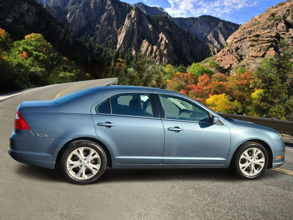 Used 2012 Blue Ford SE image 2