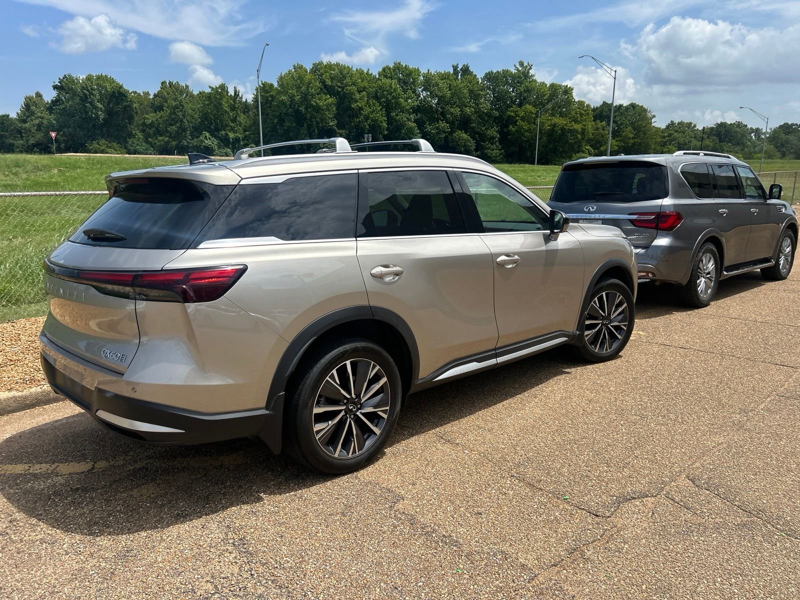 Used 2026 Silver INFINITI LUXE image 25