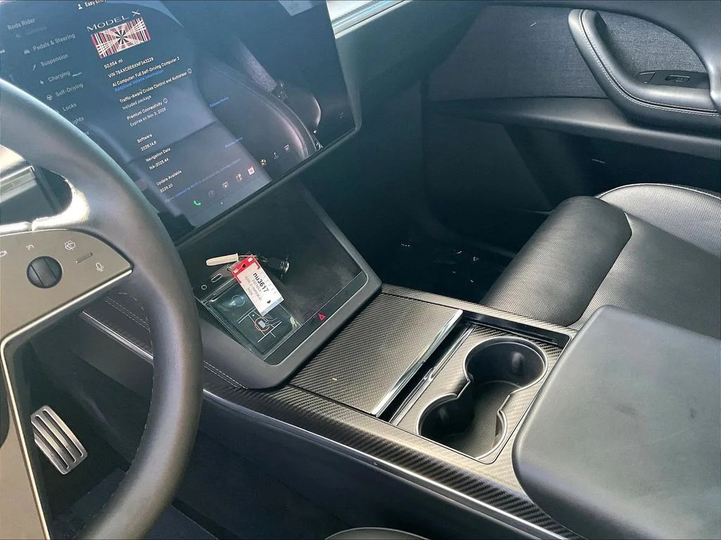 Used 2022  Tesla Plaid image 18