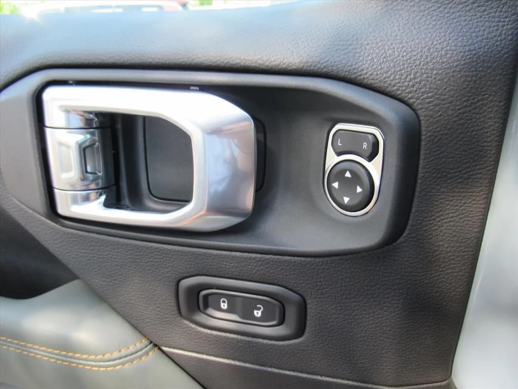 New 2026 Anvil Clear-Coat Exterior Paint Jeep Mojave image 20
