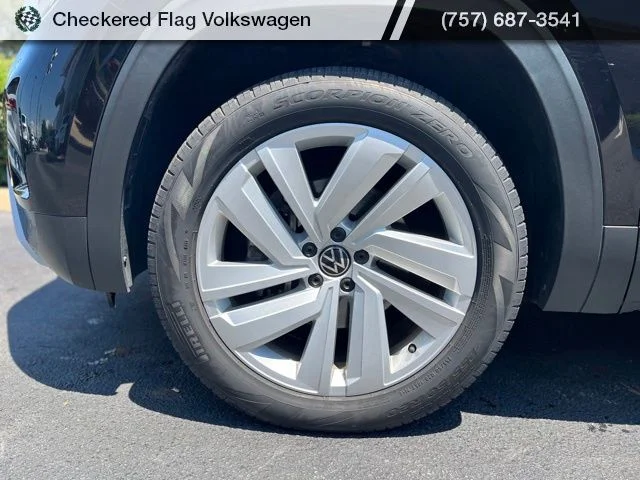 Used 2022 Deep Black Volkswagen 3.6L V6 SE w/Technology image 5