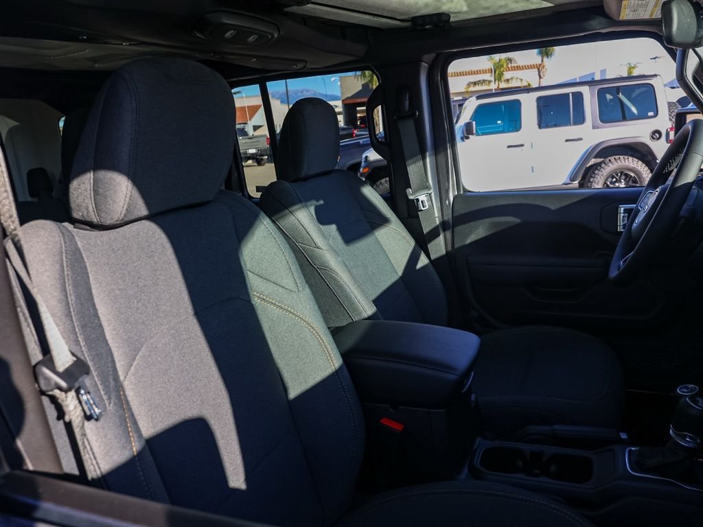 New 2026 Granite Crystal Metallic Clear-Coat Exterior Paint Jeep Willys image 19