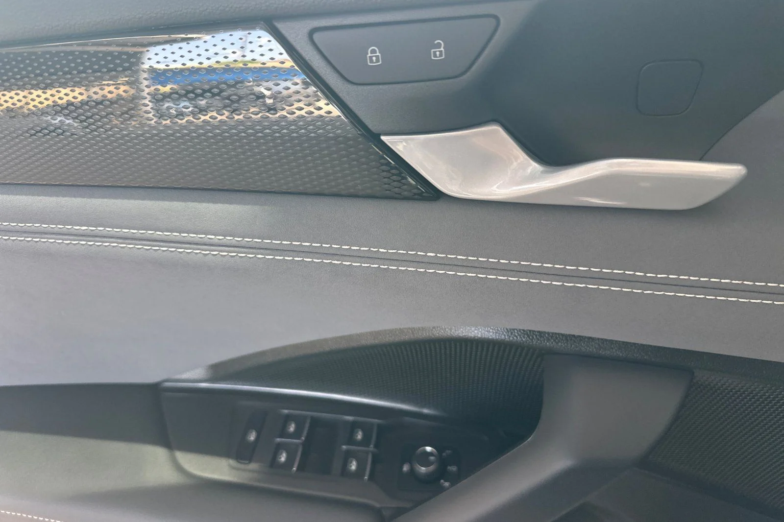New 2026 Black Volkswagen 2.0T SE image 9
