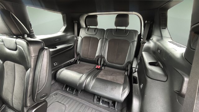 Used 2023 Gray Jeep Altitude image 33