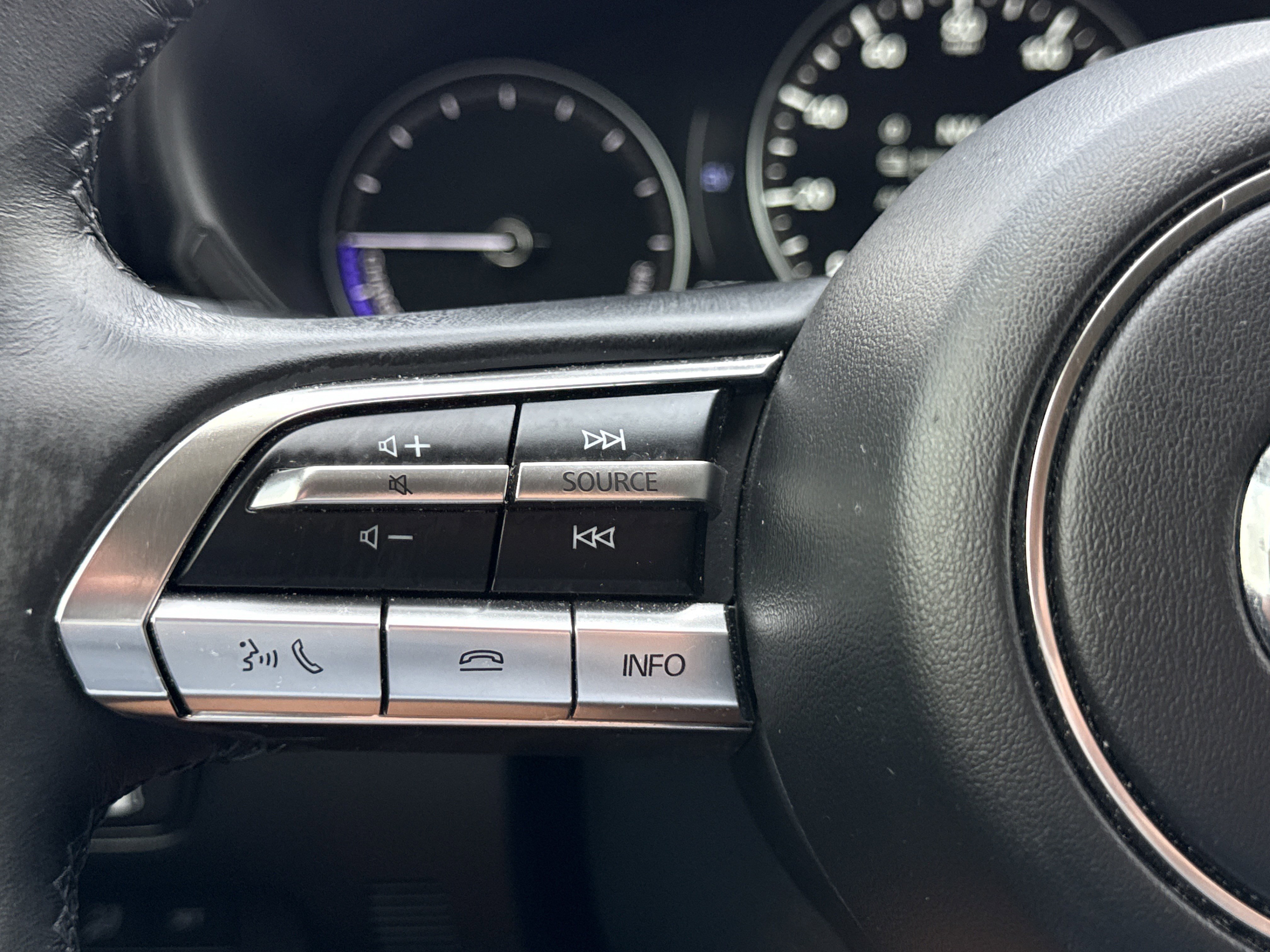 Used 2025 Wind Chill Pearl Mazda Premium Plus Package image 22
