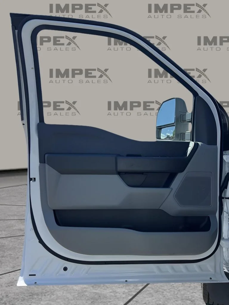 Used 2025 White Ford XL image 12