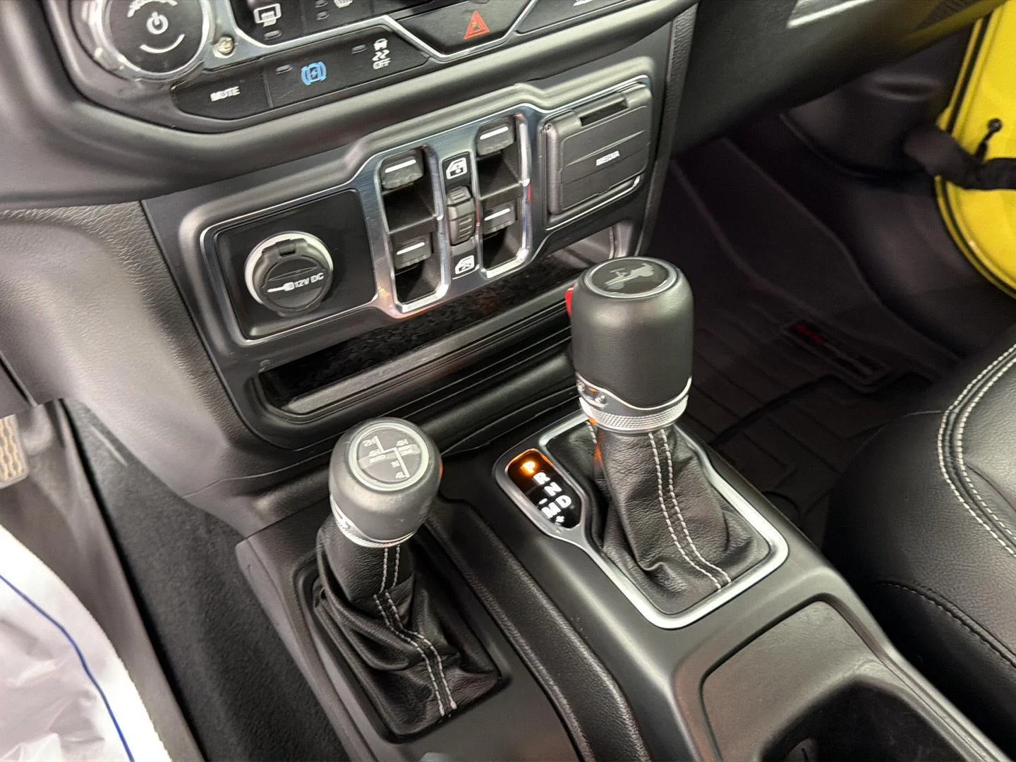 Used 2022 High Velocity Clearcoat Jeep Unlimited Sahara image 39
