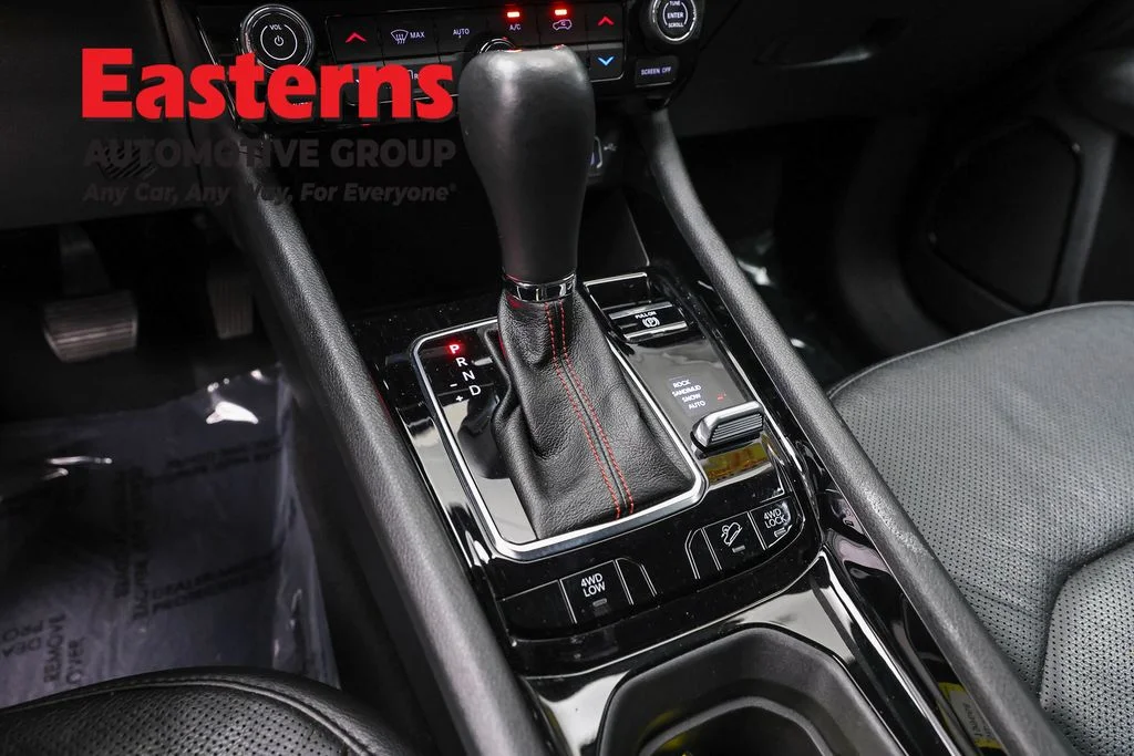 Used 2022 Silver Jeep Trailhawk image 13