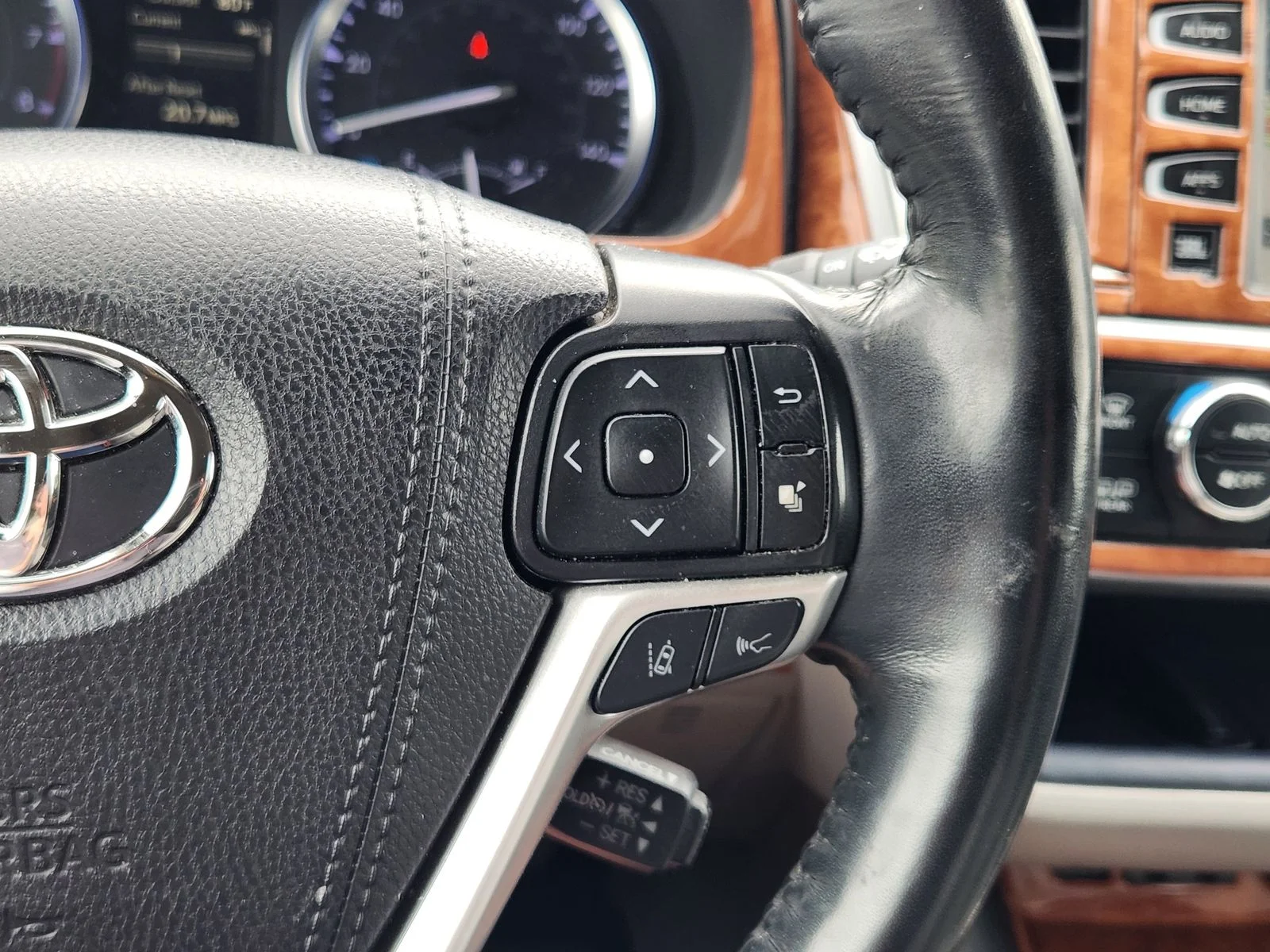 Used 2019 White Toyota Limited Platinum image 28