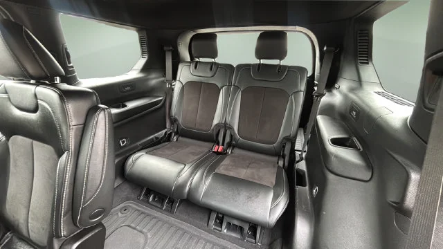 Used 2023 Gray Jeep Altitude image 33