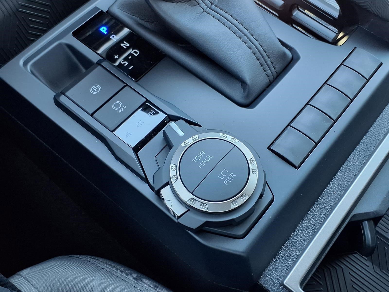 2026 Toyota Tacoma SR5 - Photo 18
