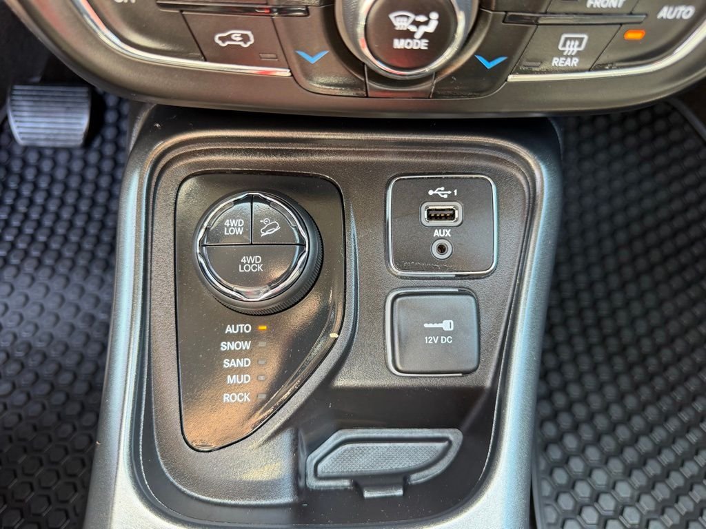 Used 2020 Silver Jeep Trailhawk image 23