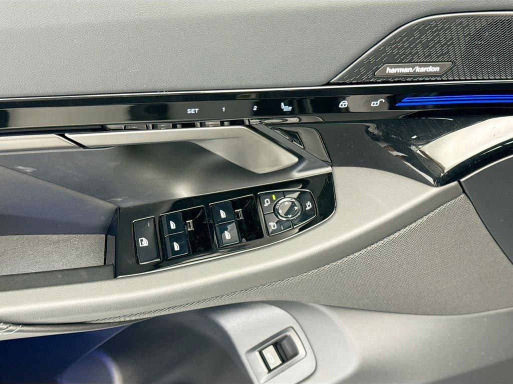 New 2026 Black Sapphire Metallic BMW 530i xDrive image 22
