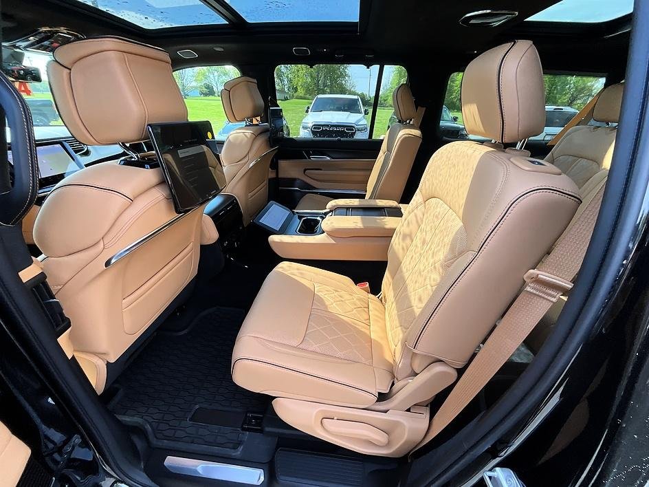 New 2026 High Gloss Black Jeep Summit Reserve image 37