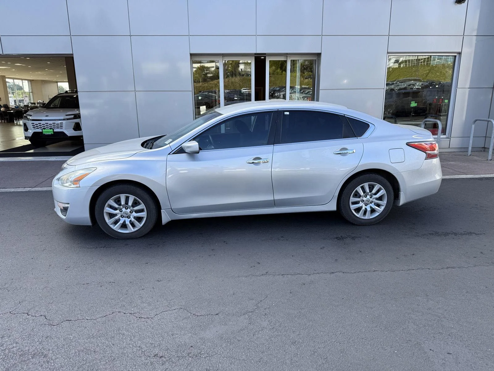 Used 2014 Brilliant Silver Metallic Nissan 2.5 S image 2