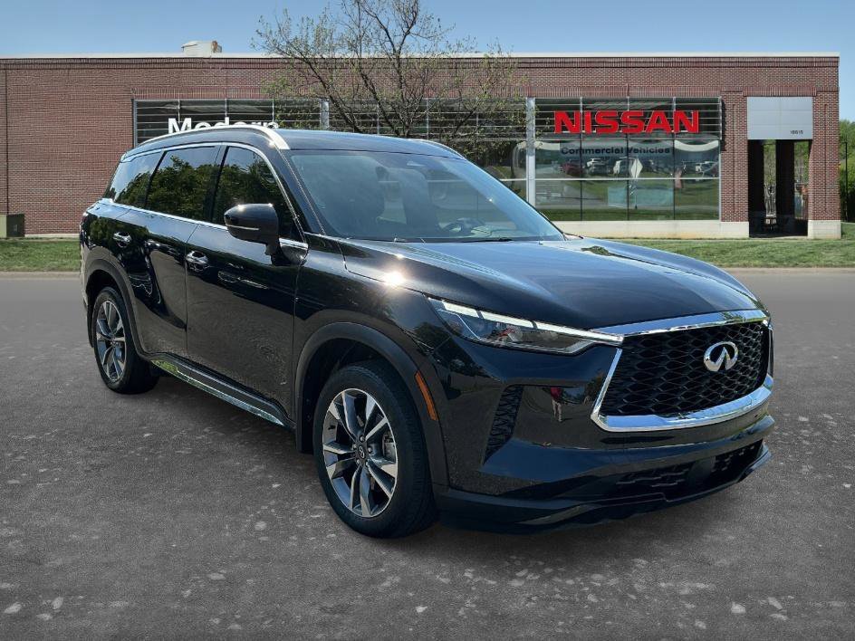 Used 2023 Mineral Black INFINITI LUXE image 5