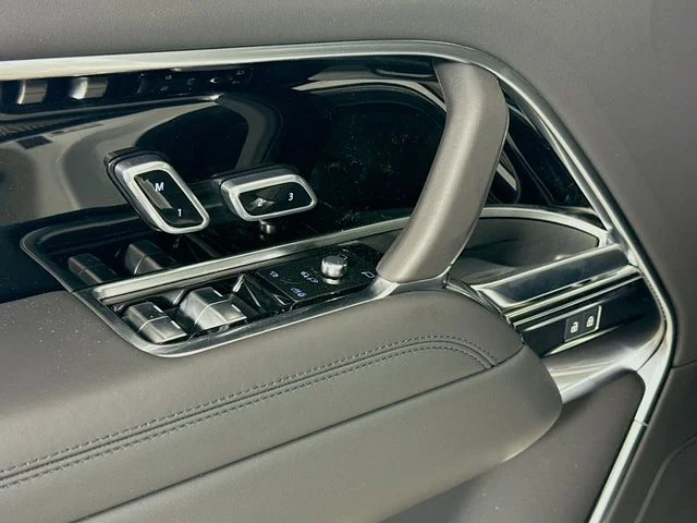 New 2026 Fuji White Land Rover SE image 20