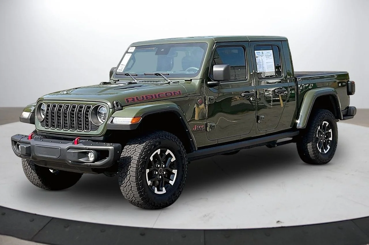 Used 2024 Green Jeep Rubicon image 4