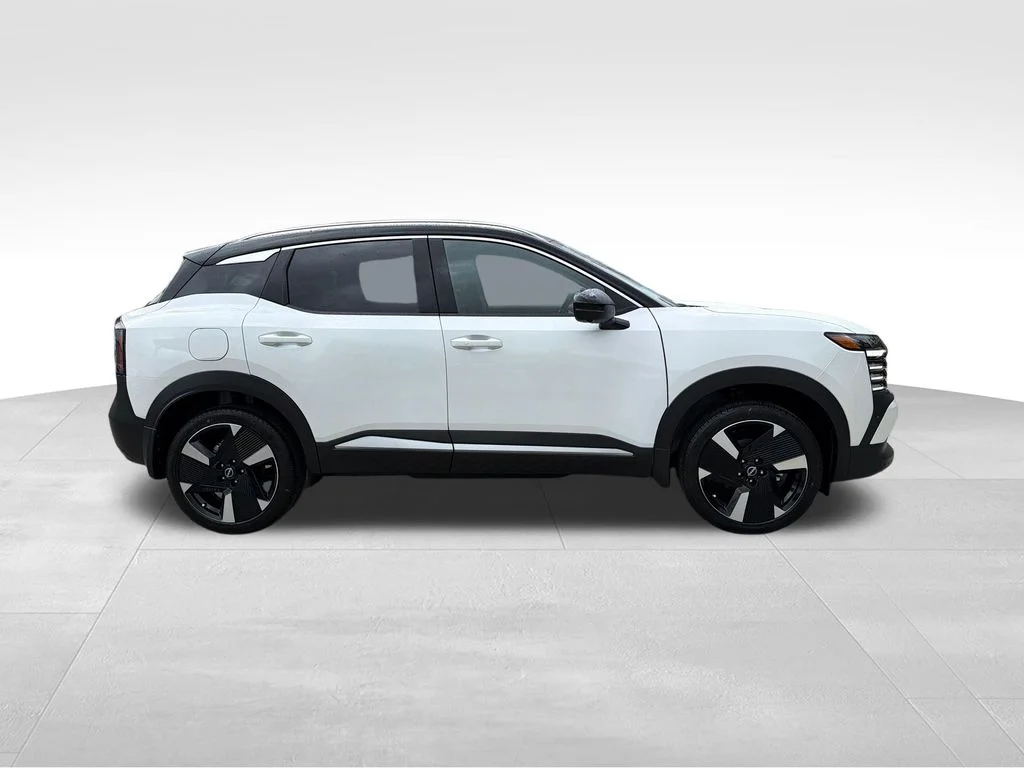 New 2026 Aspen White TriCoat / Super Black Two-tone Nissan SR image 9