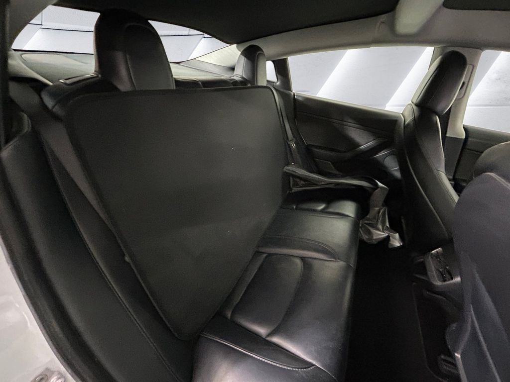 Used 2022  Tesla Long Range image 16