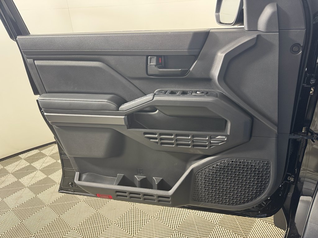 2025 Toyota Tacoma SR5 - Photo 18