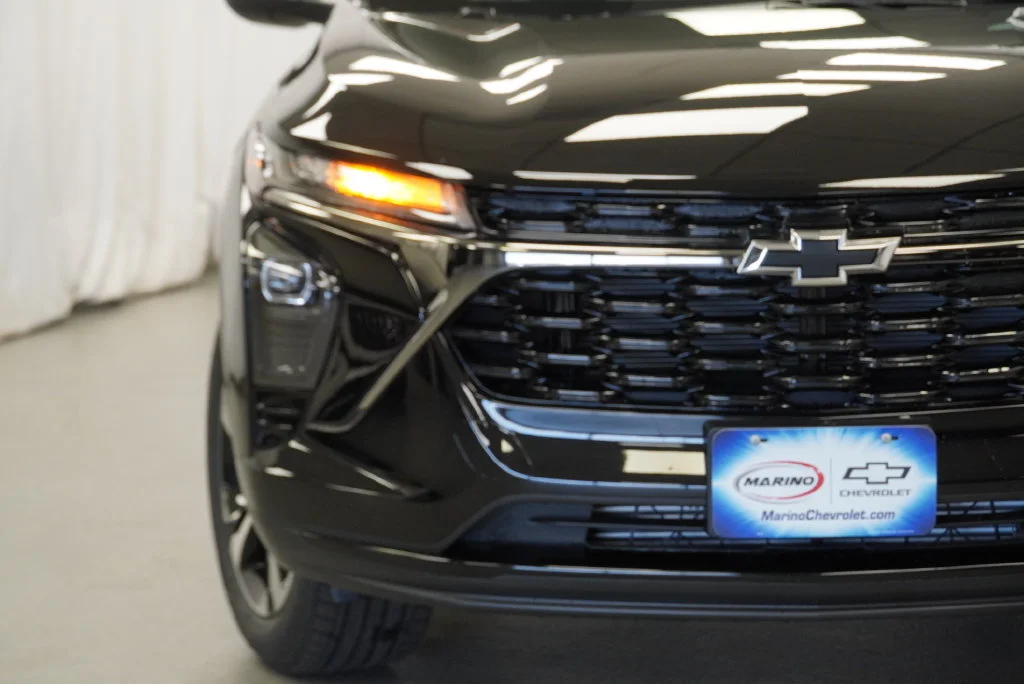 New 2026 Mosaic Black Metallic Chevrolet 1RS image 10