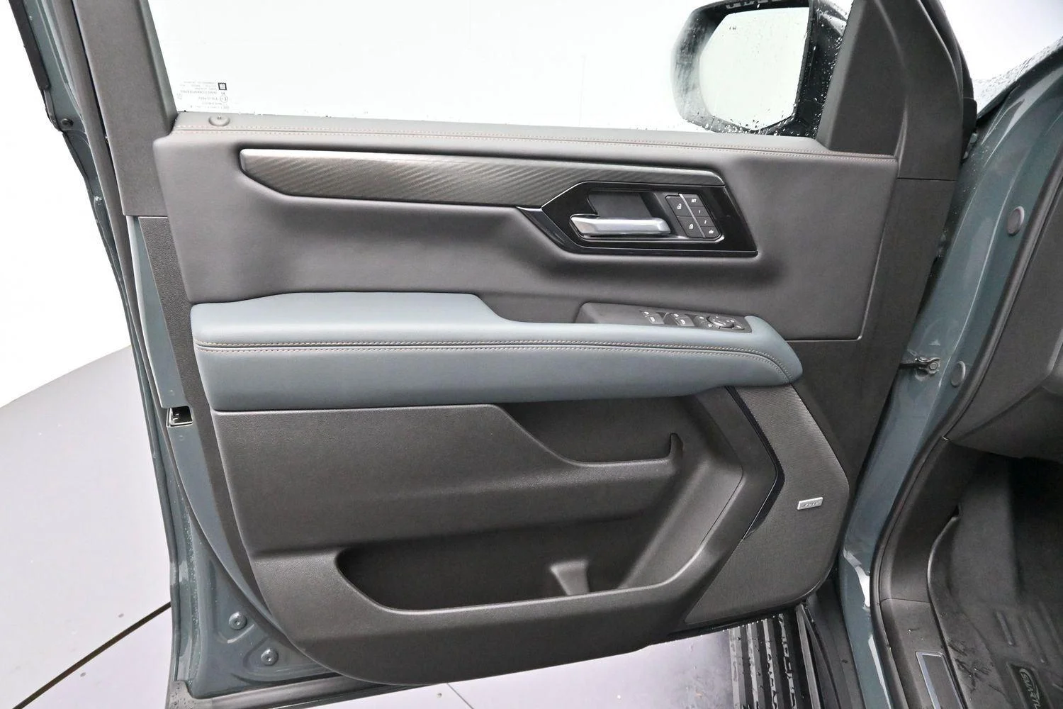 Used 2026 Midnight Pine GMC AT4 image 9