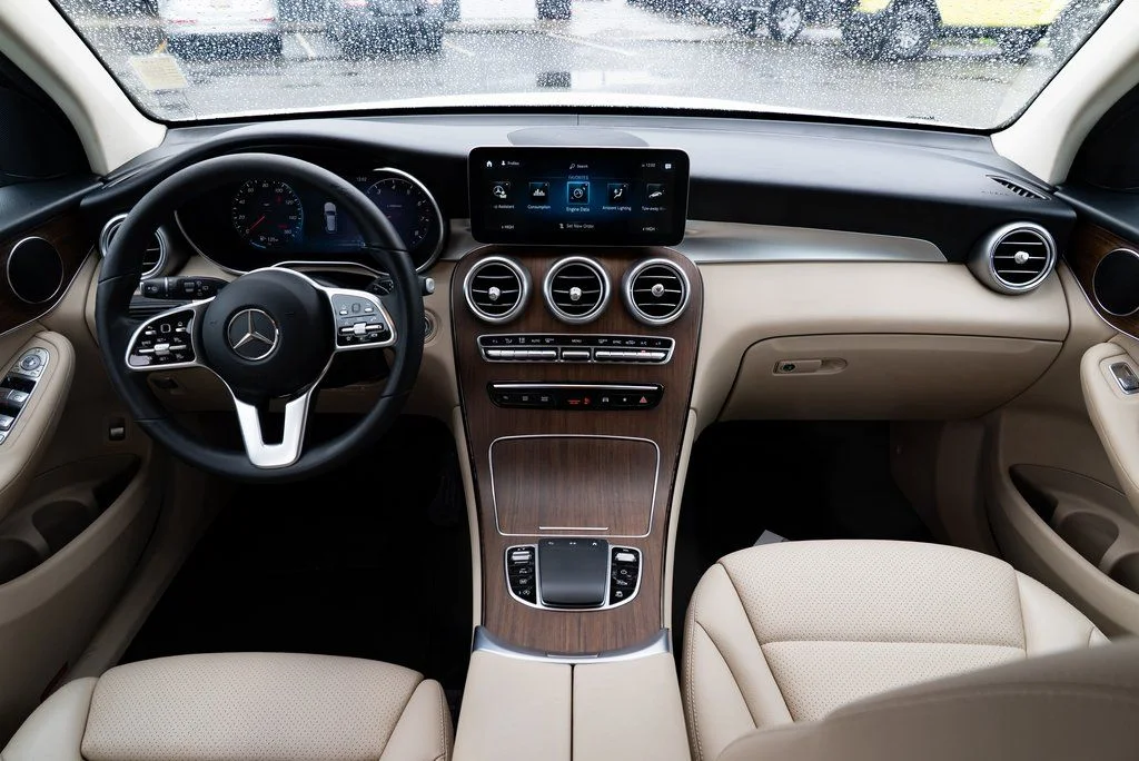 Used 2022 White Mercedes-Benz GLC 300 image 8
