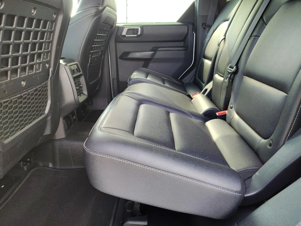 Used 2025 Oxford White Ford Badlands image 11