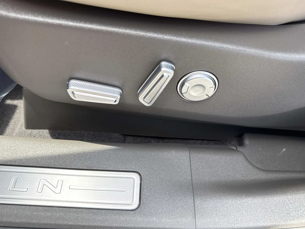 Used 2024 Gray Lincoln Premiere image 26