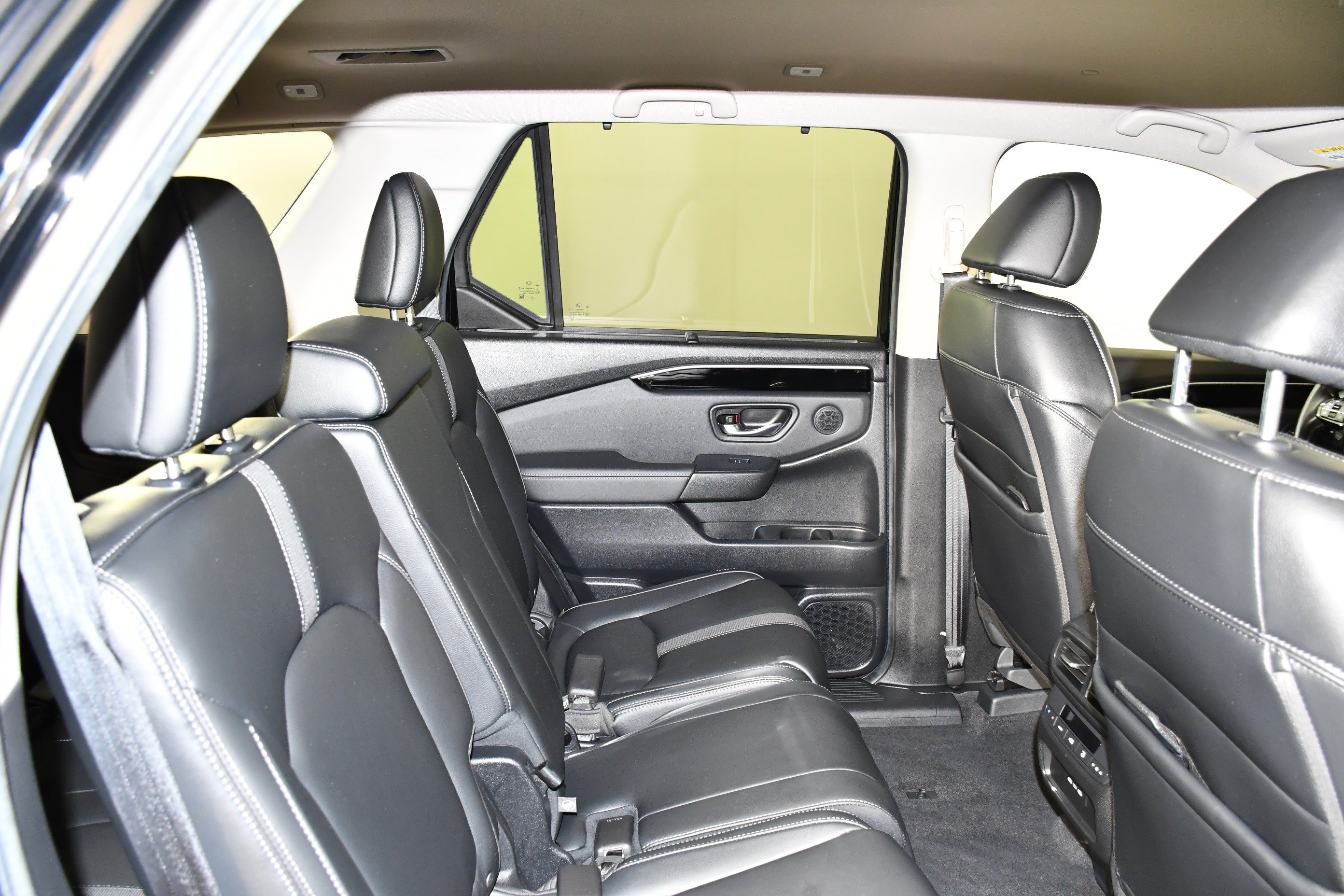 Used 2024 Crystal Black Pearl Honda EX-L 8 Passenger image 34