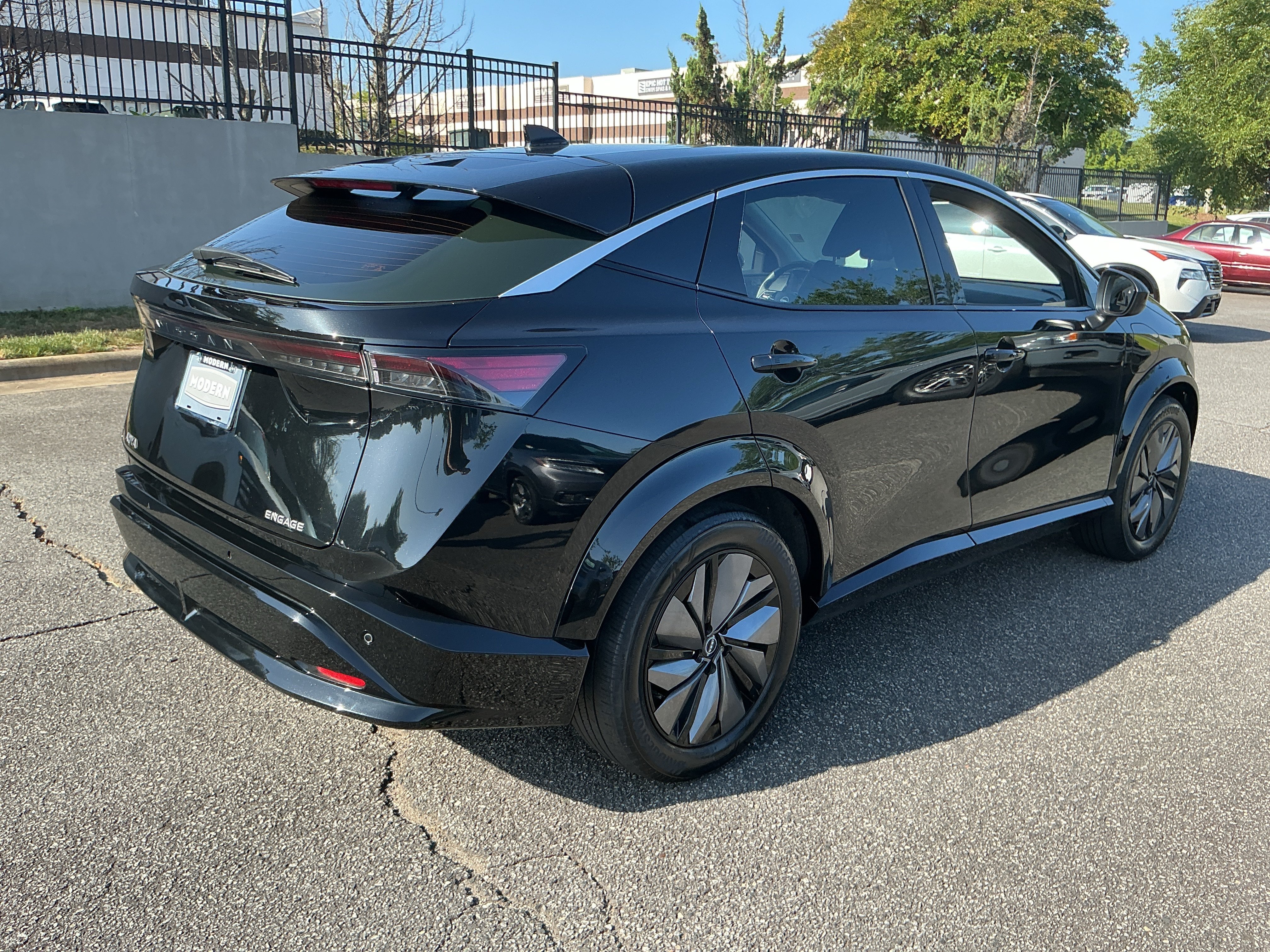 Used 2023 Black Diamond Pearl Nissan ENGAGE image 4