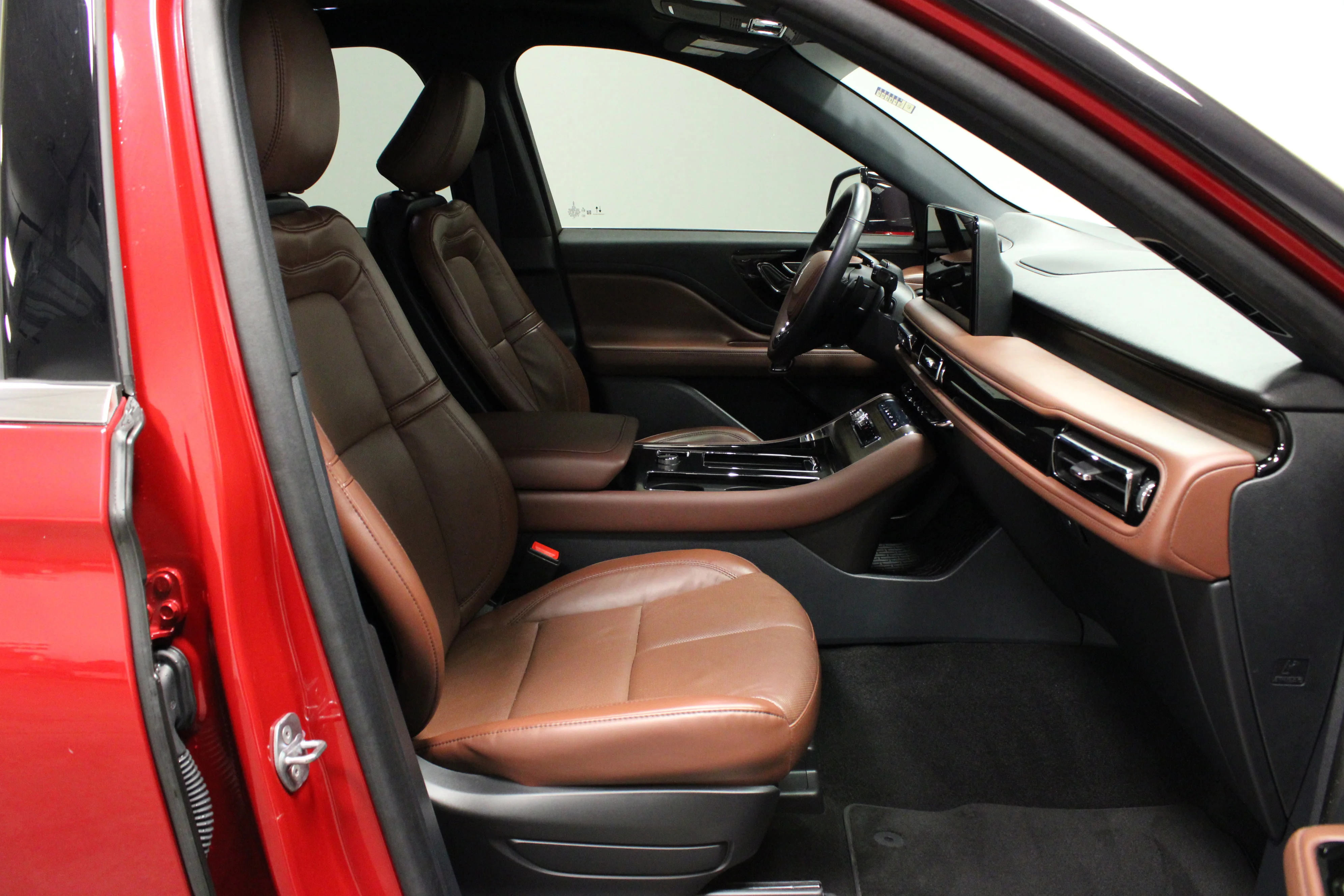 Used 2025 Red Carpet Tinted Clearcoat Lincoln Reserve image 15