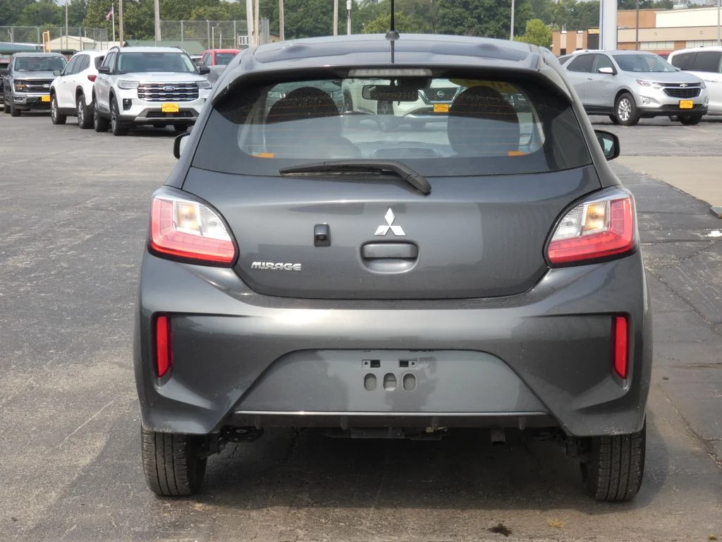 Used 2024 Gray Mitsubishi  image 4